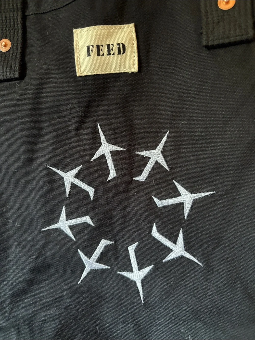 Feed black canvas
